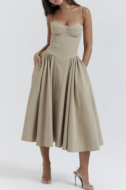 Vestido vintage elegante de cuello cuadrado y pliegues lisos