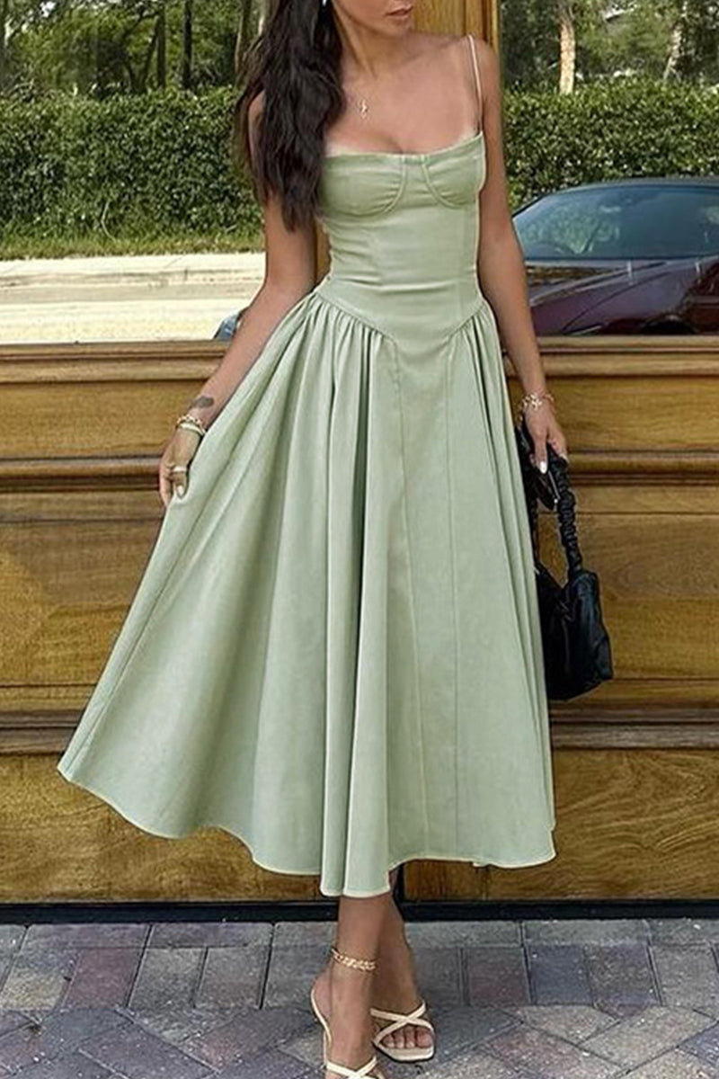 Vestido vintage elegante de cuello cuadrado y pliegues lisos