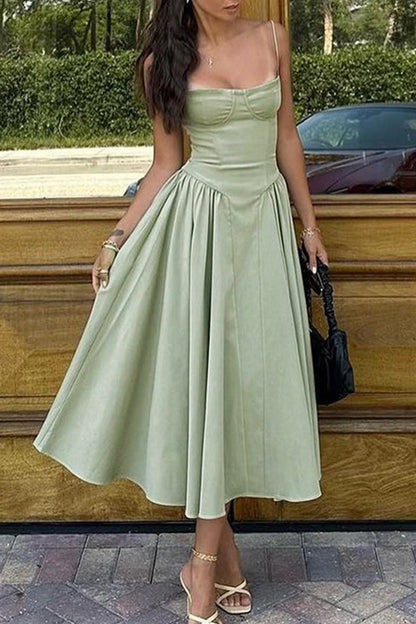Vestido vintage elegante de cuello cuadrado y pliegues lisos
