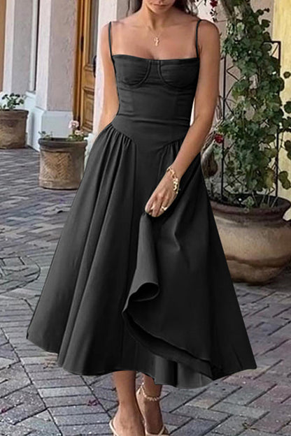 Vestido vintage elegante de cuello cuadrado y pliegues lisos