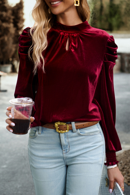 Elegante blusa de cuello alto de media caña con pliegues sólidos