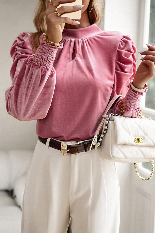 Elegante blusa de cuello alto de media caña con pliegues sólidos