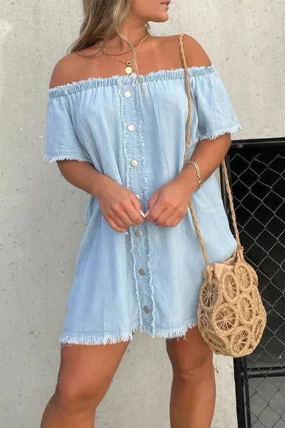 Vestido informal de manga corta con hombros descubiertos y borlas lisas