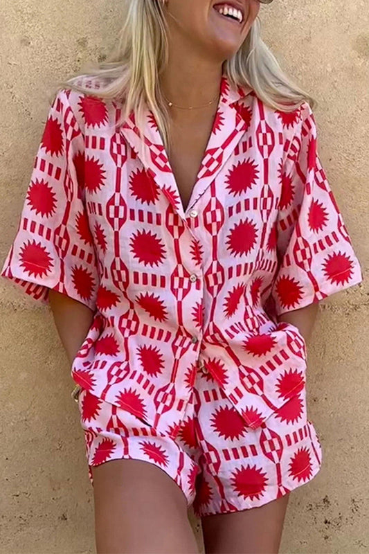 Conjunto informal de dos piezas con cuello vuelto, manga corta y bolsillo con estampado de vacaciones