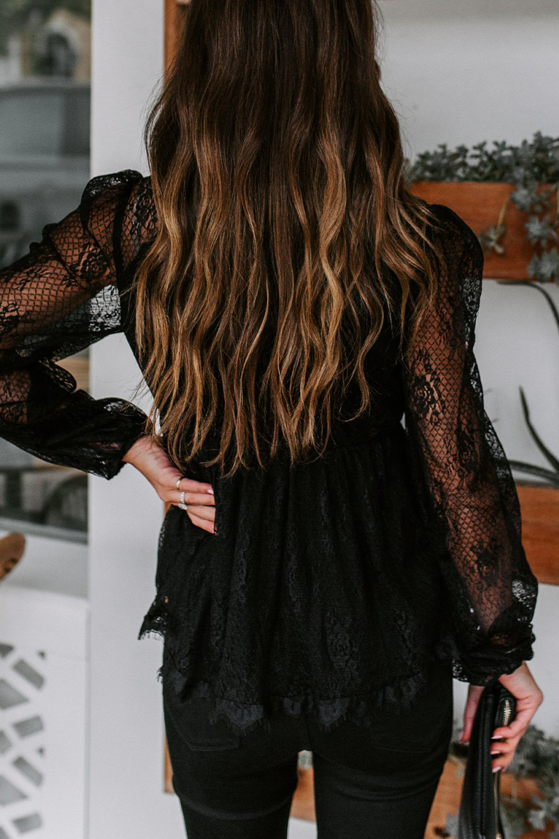 Elegante blusa de encaje sólido con lazo y cuello en V