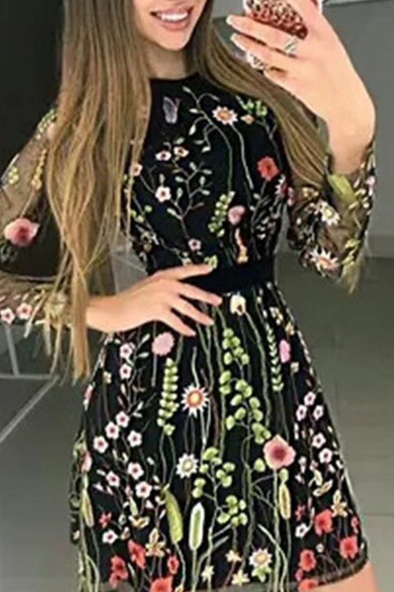 Vestidos de princesa con cuello redondo y encaje bordado bohemio sexy