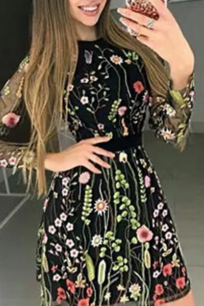 Vestidos de princesa con cuello redondo y encaje bordado bohemio sexy