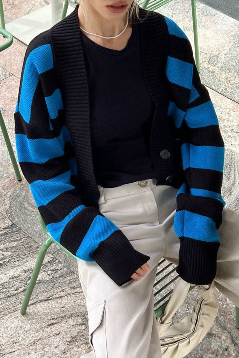 Prenda exterior con cuello en V y tejido de contraste de rayas de calle