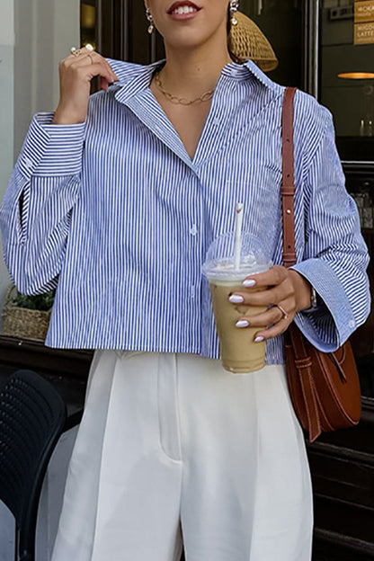 Blusa elegante con cuello vuelto y rayas de estilo británico