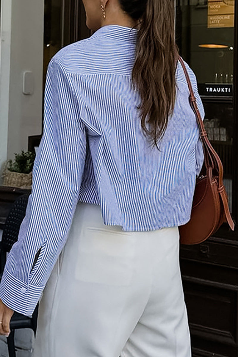 Blusa elegante con cuello vuelto y rayas de estilo británico