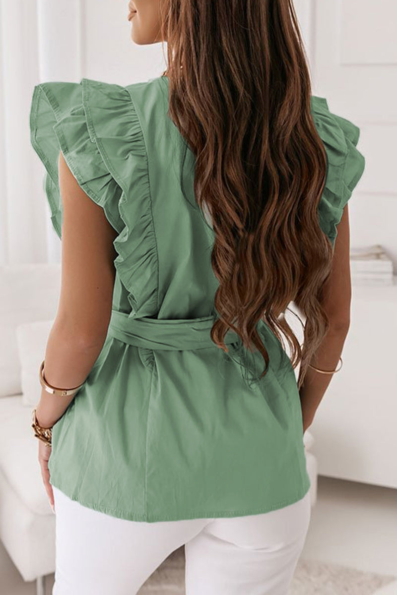 Tops de cuello redondo con volantes y vendaje liso de dulce simplicidad