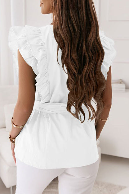 Tops de cuello redondo con volantes y vendaje liso de dulce simplicidad