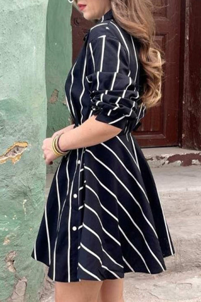 Elegantes vestidos de línea A con cuello de camisa vieja y rayas
