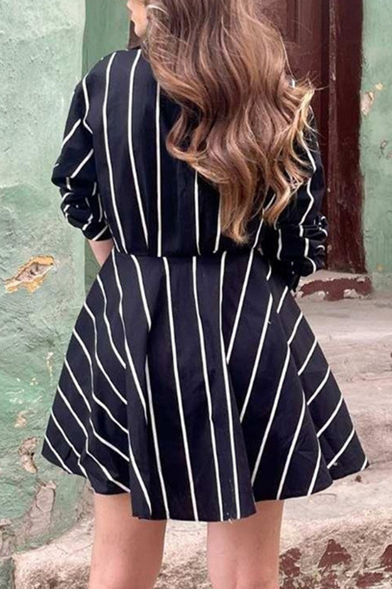 Elegantes vestidos de línea A con cuello de camisa vieja y rayas