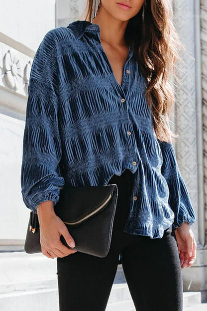 Elegante blusa lisa con cuello vuelto y pliegues