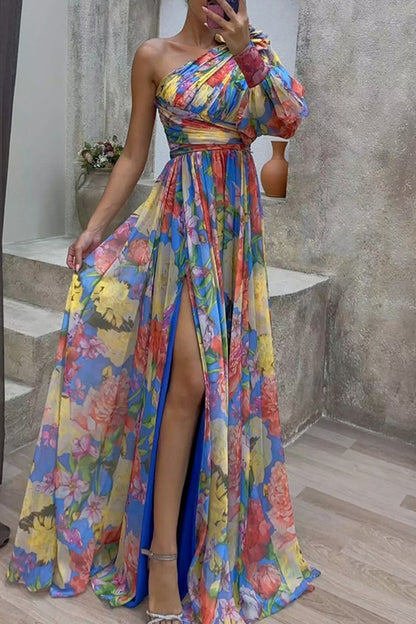 Elegante vestido de noche con abertura floral