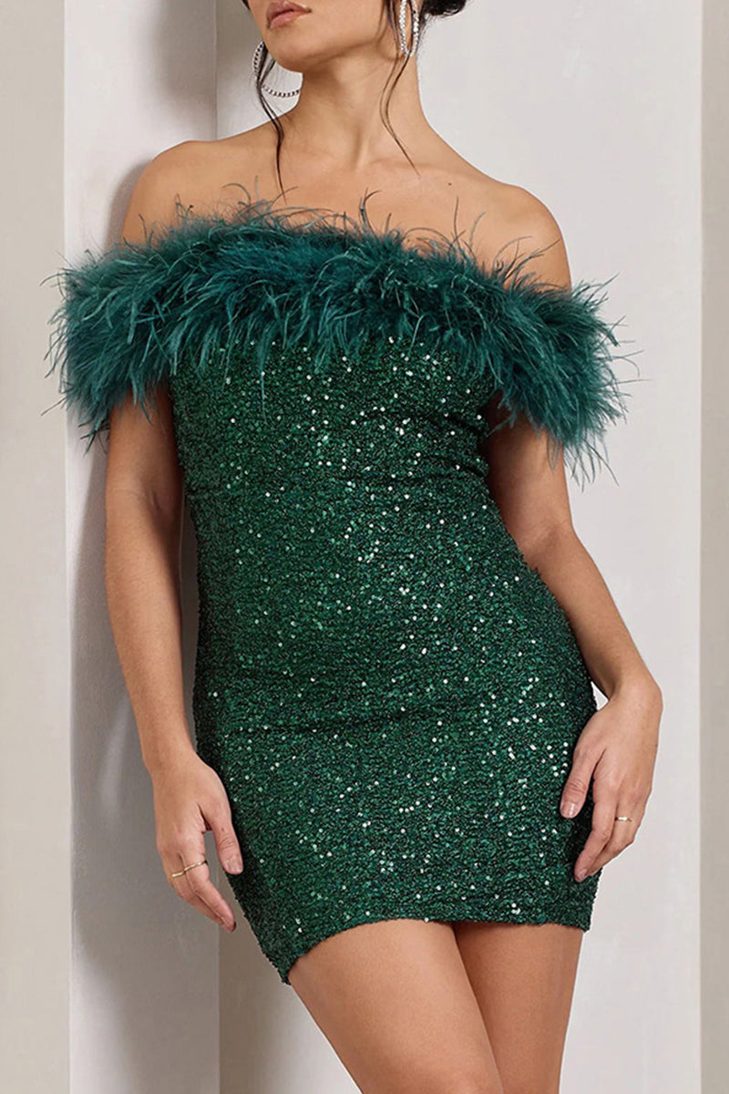 Vestidos sexis con falda cruzada y hombros descubiertos con lentejuelas y plumas