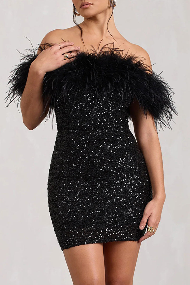 Vestidos sexis con falda cruzada y hombros descubiertos con lentejuelas y plumas