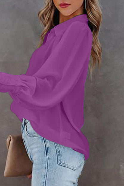 Blusa informal sencilla con botones lisos y cuello vuelto