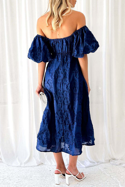 Vestidos elegantes y dulces de corte A con hombros descubiertos y pliegues sólidos