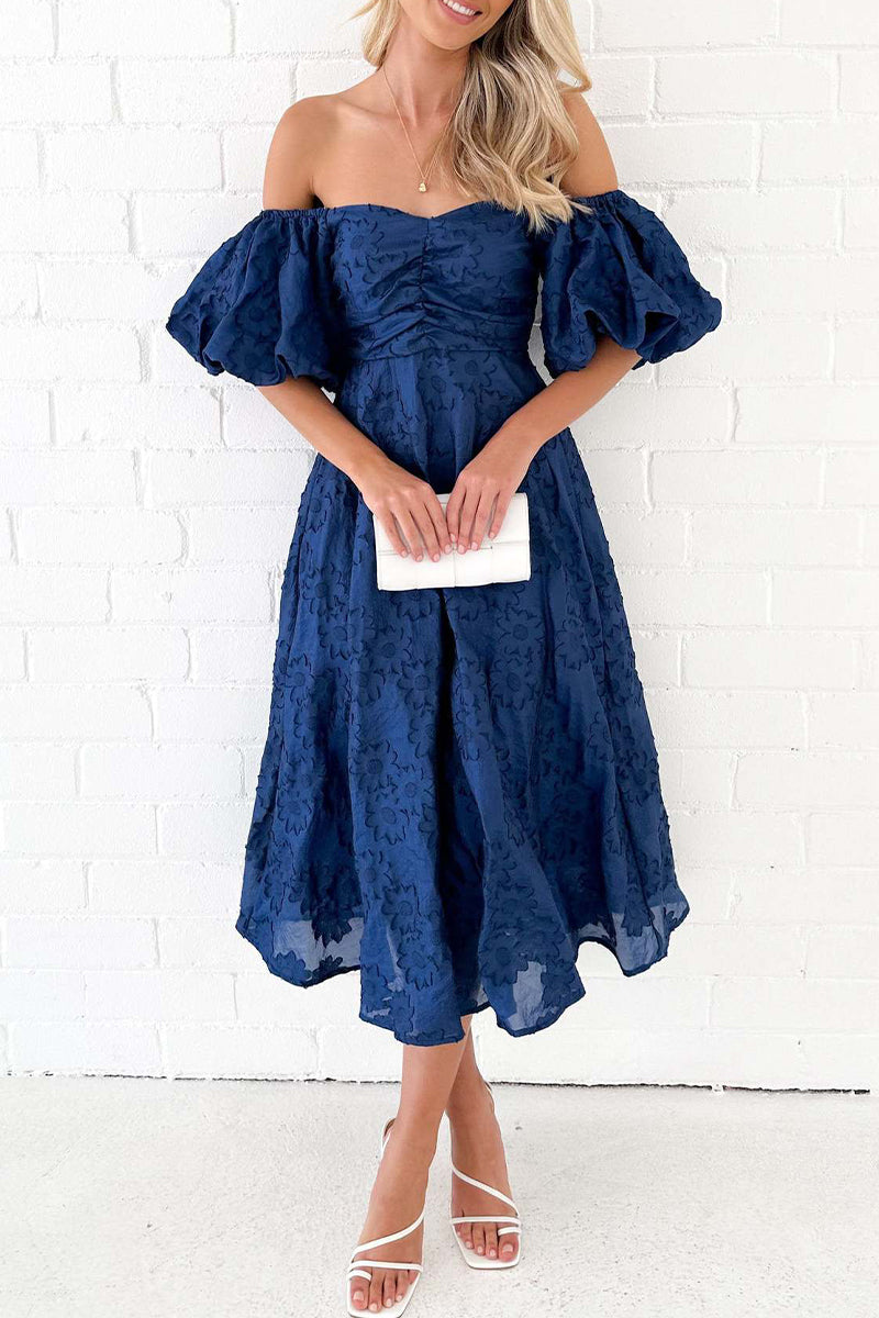 Vestidos elegantes y dulces de corte A con hombros descubiertos y pliegues sólidos