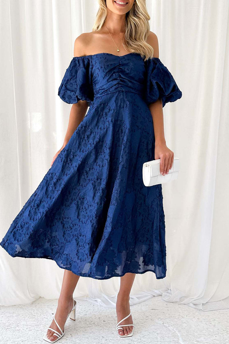 Vestidos elegantes y dulces de corte A con hombros descubiertos y pliegues sólidos