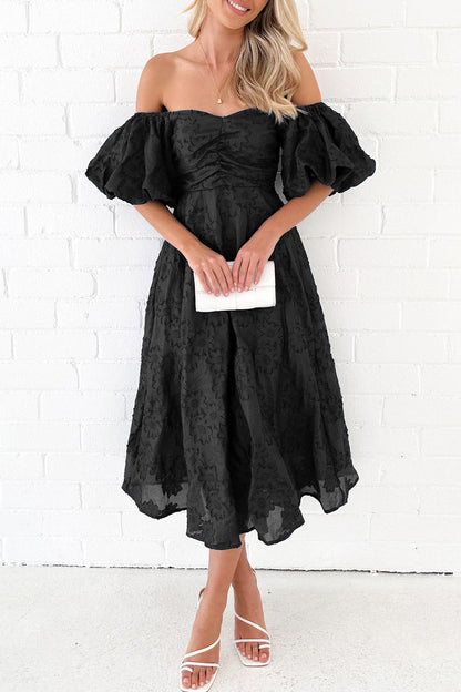 Vestidos elegantes y dulces de corte A con hombros descubiertos y pliegues sólidos