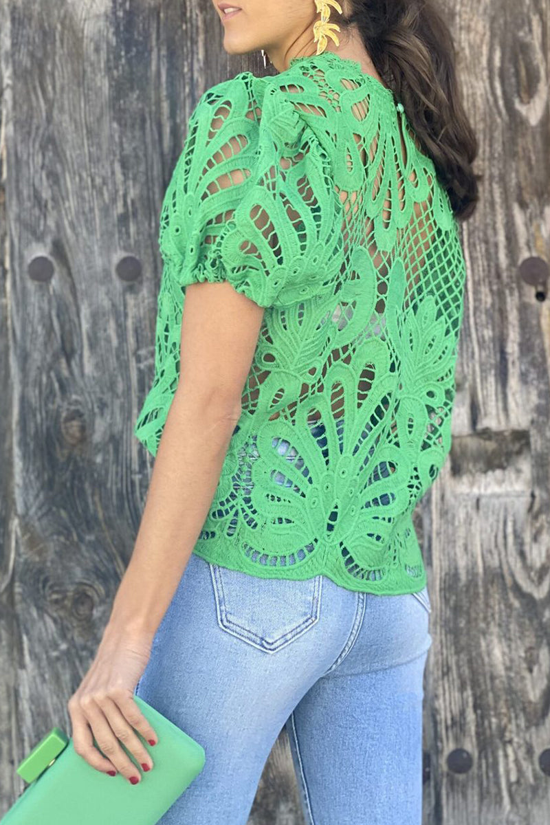 Tops casuales de cuello redondo ahuecados con encaje sólido
