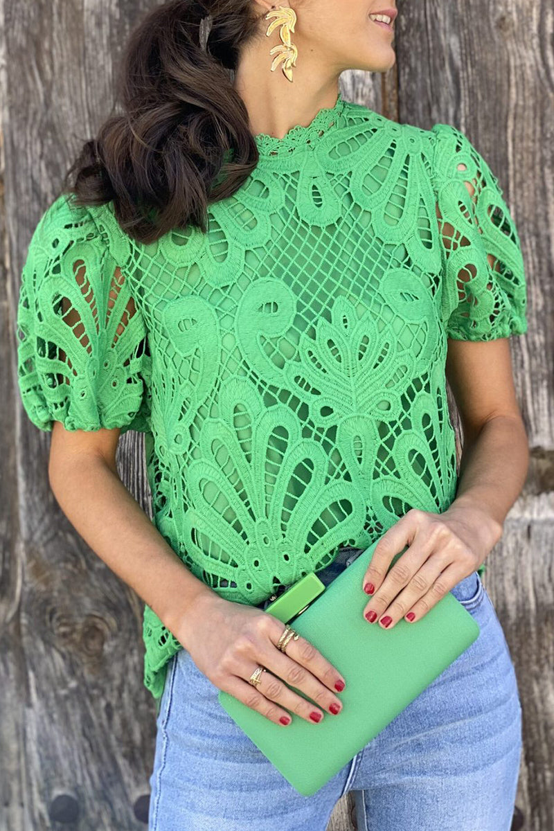 Tops casuales de cuello redondo ahuecados con encaje sólido