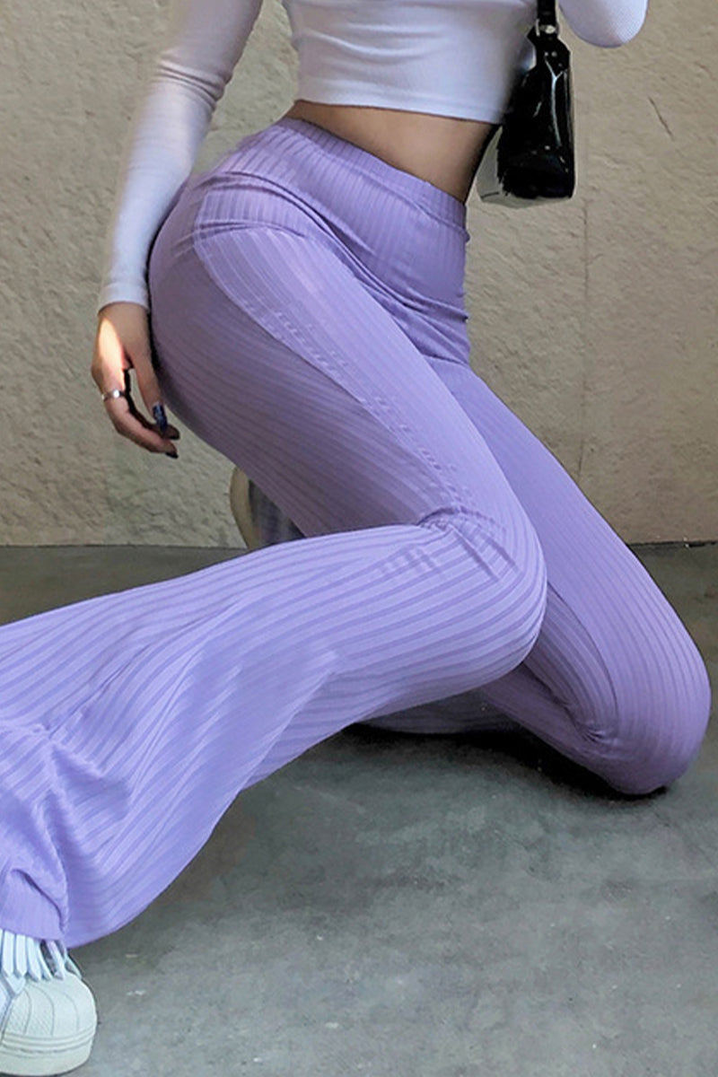 Pantalones casuales sencillos de color liso con cintura alta y botones.