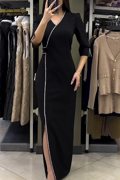 Elegante vestido irregular con escote en V y talle alto de color liso