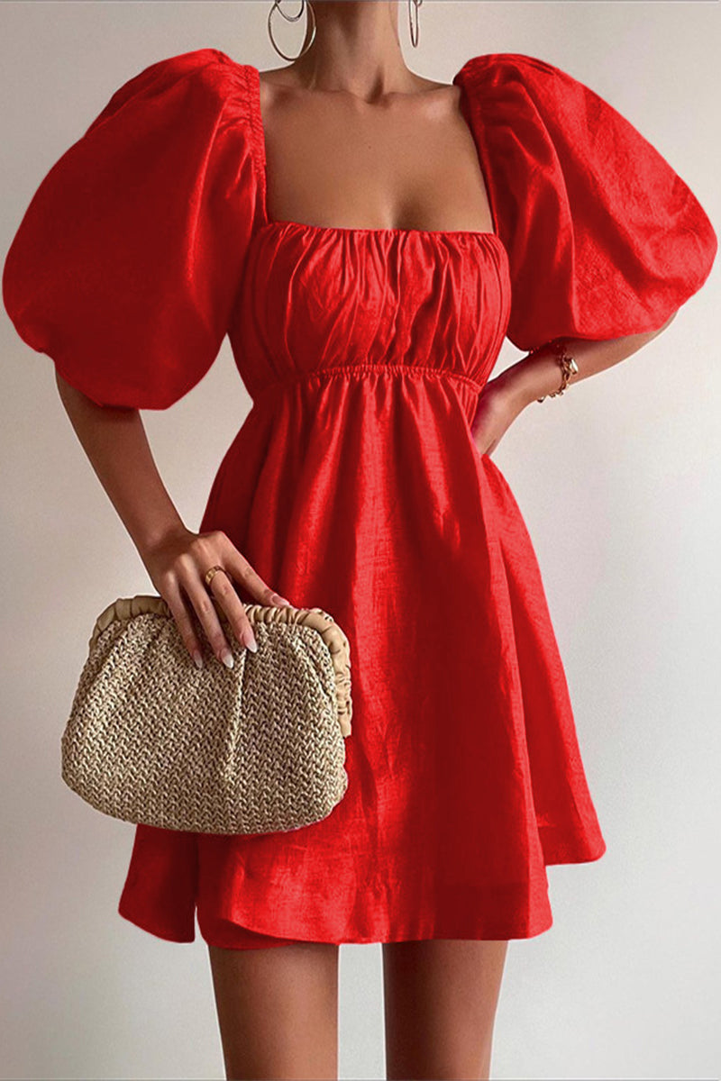 Vestido sexy de manga corta con cuello cuadrado y pliegues sólidos