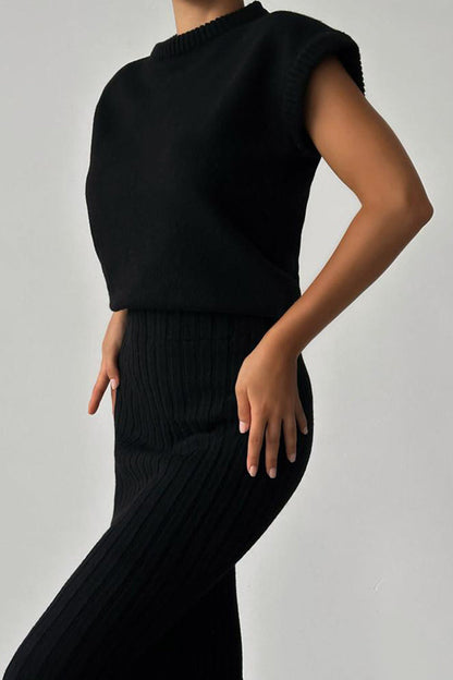 Elegante simplicidad, tejido liso, cuello redondo, sin mangas, dos piezas
