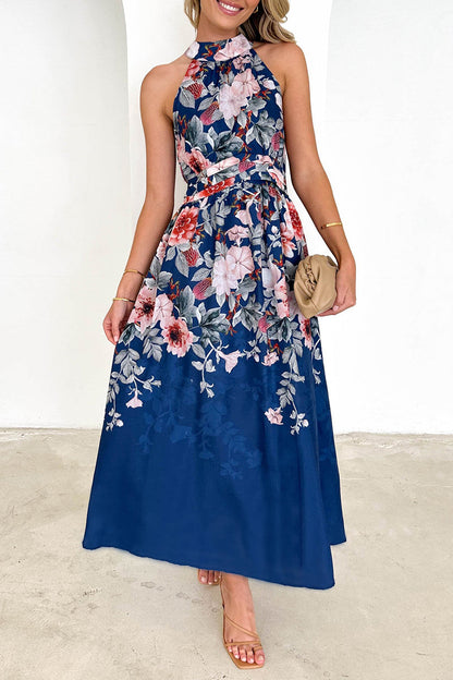 Vestido vintage elegante con estampado de flores y frutas, cuello halter y pliegues.