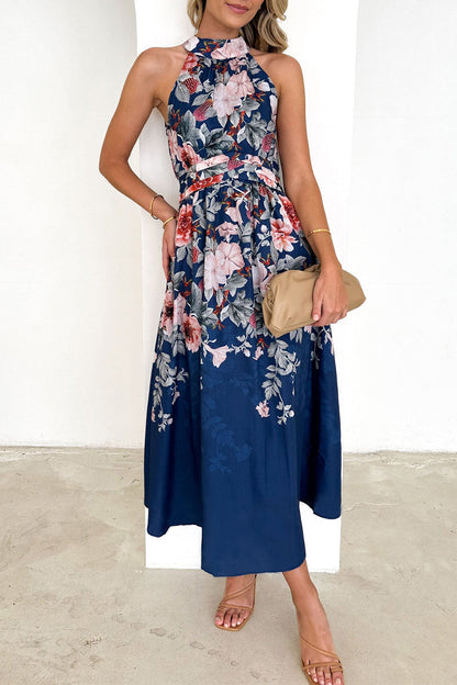 Vestido vintage elegante con estampado de flores y frutas, cuello halter y pliegues.