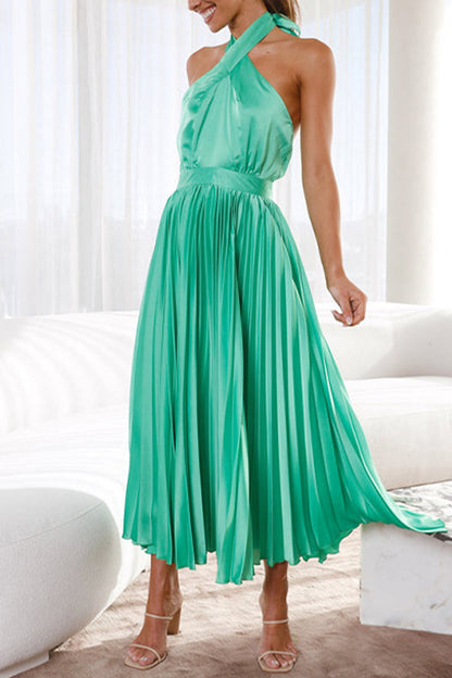 Elegantes vestidos halter con pliegues sólidos