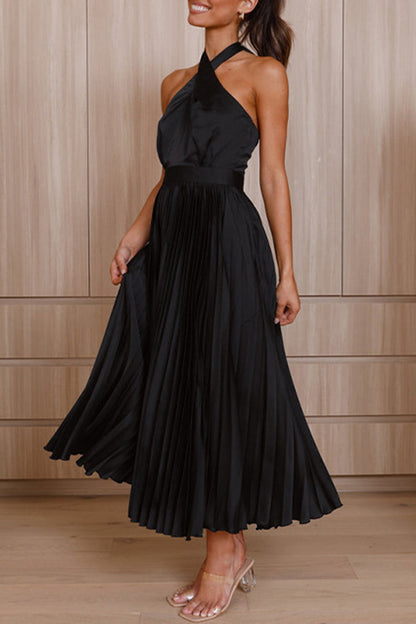 Elegantes vestidos halter con pliegues sólidos