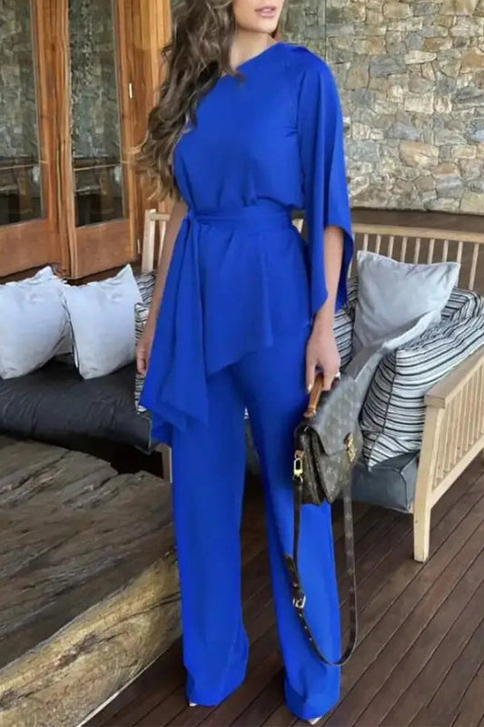 Elegante conjunto de dos piezas con cuello oblicuo asimétrico y frenillo sólido