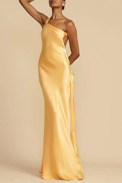 Elegante vestido de noche formal liso sin espalda con cuello oblicuo
