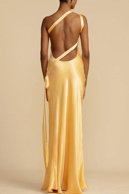 Elegante vestido de noche formal liso sin espalda con cuello oblicuo