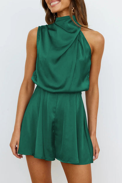 Mono elegante con cuello halter y pliegues sólidos