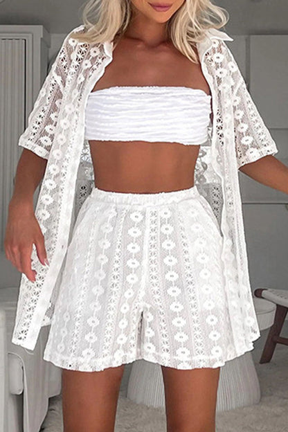 Conjunto informal de dos piezas con cuello vuelto, manga corta y encaje liso ahuecado
