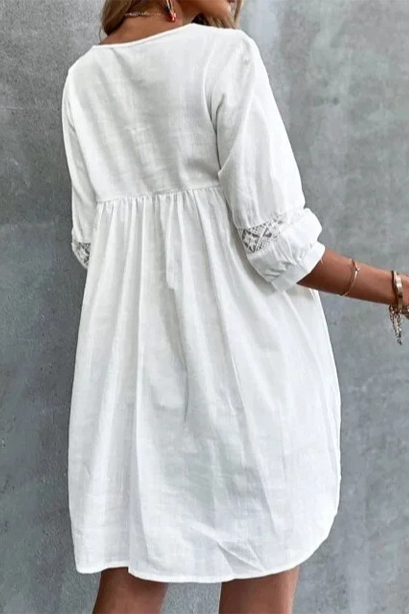 Vestido playero informal sencillo de encaje liso con escote en V