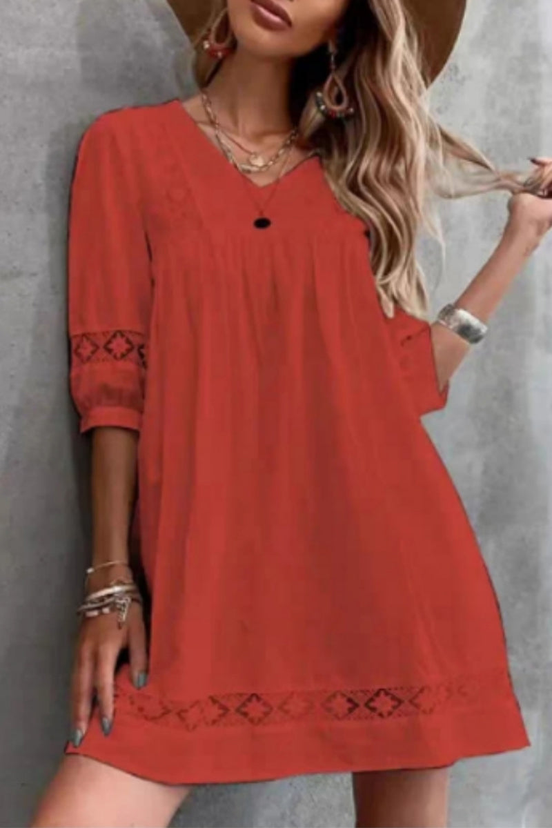 Vestido playero informal sencillo de encaje liso con escote en V