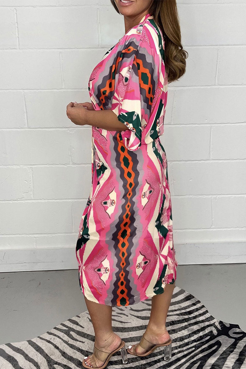 Vestido casual con estampado geométrico, cuello en V y pliegues