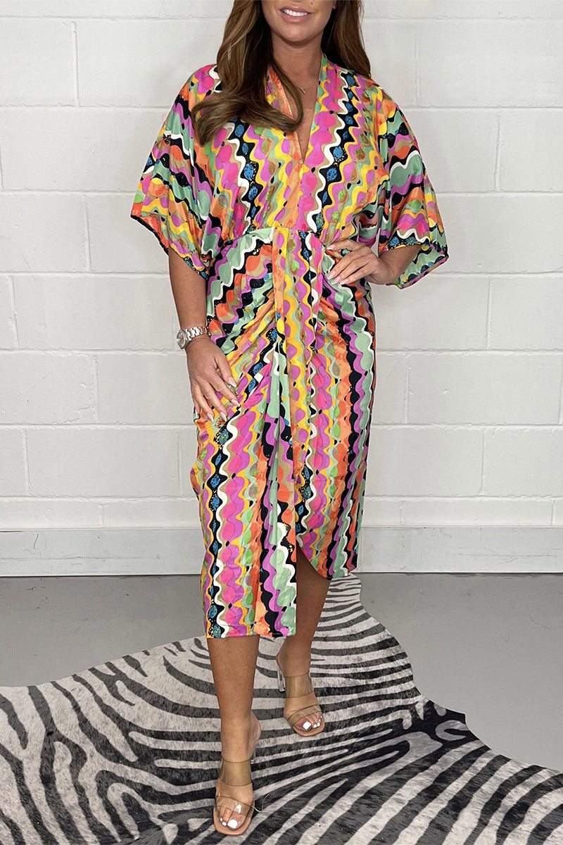 Vestido casual con estampado geométrico, cuello en V y pliegues