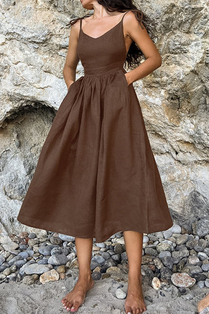 Vestido sexy de tirantes con escote en V y frenillo liso