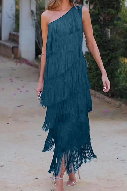 Vestido sexy irregular con cuello oblicuo y borlas sólidas