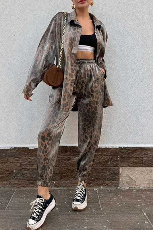 Conjunto informal de dos piezas con estampado vintage de leopardo, cuello vuelto, manga larga