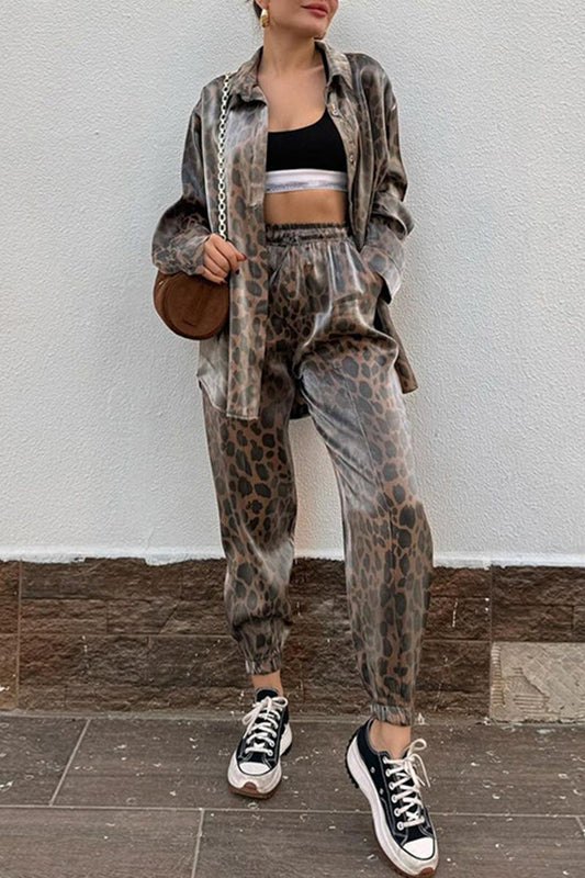 Conjunto informal de dos piezas con estampado vintage de leopardo, cuello vuelto, manga larga